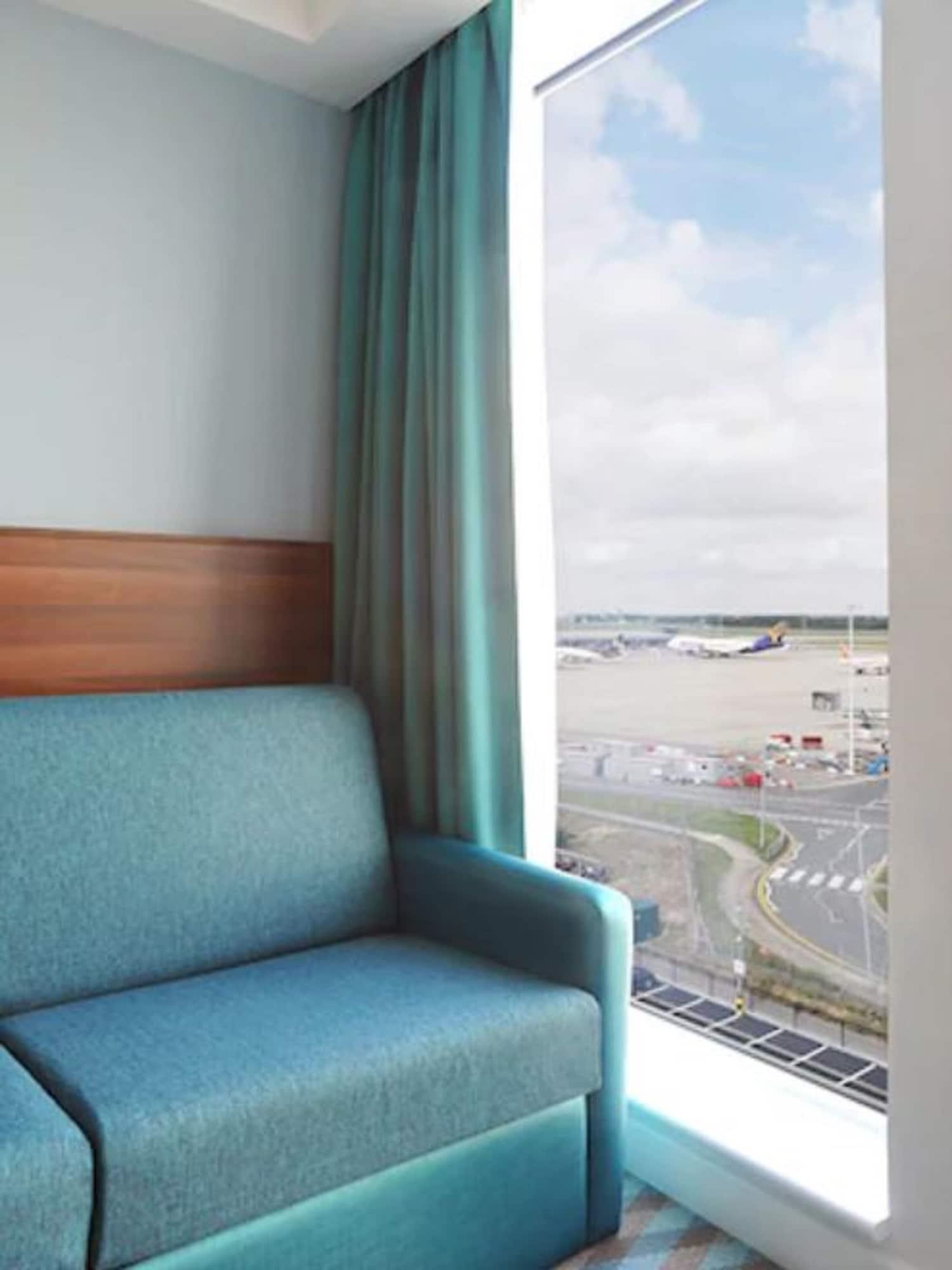Отель Hampton By Hilton London Stansted Airport Станстед Маунтфитчет Экстерьер фото